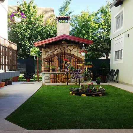 Apartment Apartman Ana *