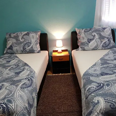 Apartment Apartman Ana *